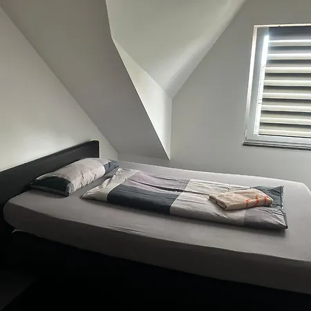 Апартаменты Schoenes Mit Dachterrasse *