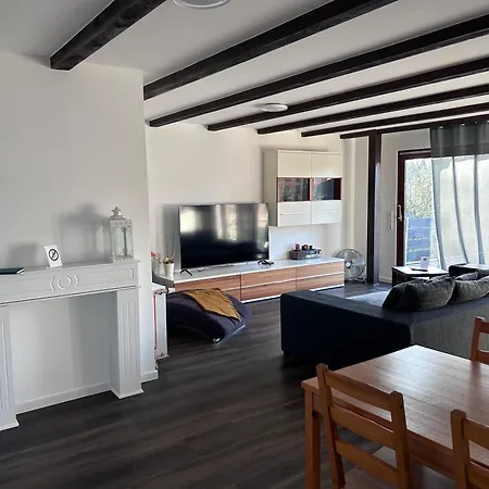 Schoenes Mit Dachterrasse شقة